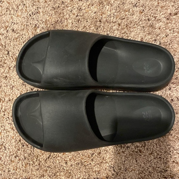 Black Slides - Picture 2 of 3